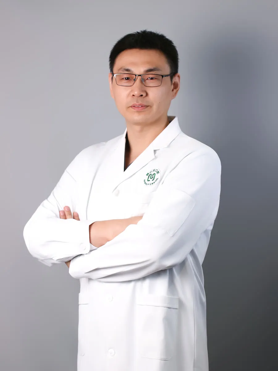 西安萌小牙口腔林杨医生职业照